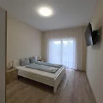 Oet Fenyo Apartmanhaz * Siófok
