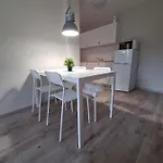 Oet Fenyo Apartmanhaz *