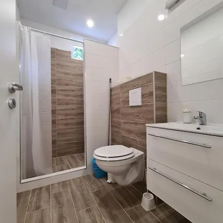 öt Fenyő Apartamento