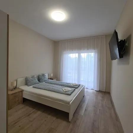 öt Fenyő * Siófok