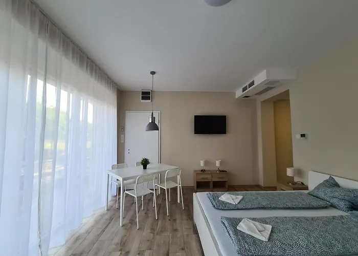 Oet Fenyo Apartmanhaz شقة