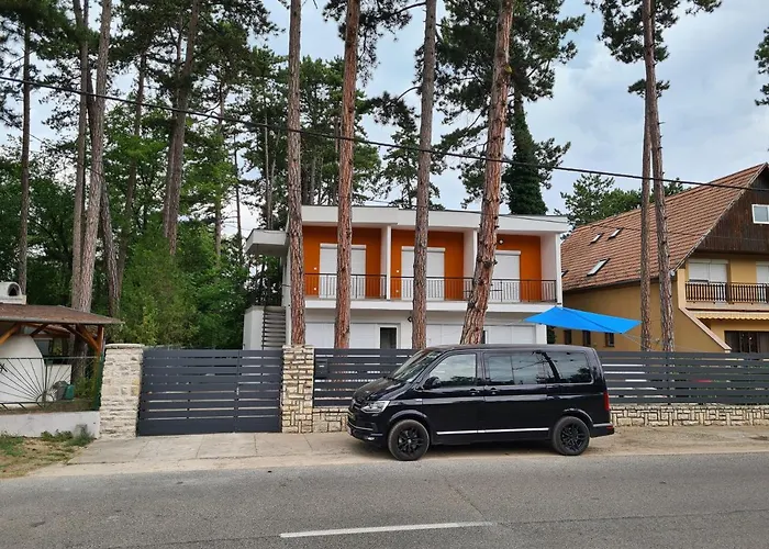 Oet Fenyo Apartmanhaz * شيوفوك